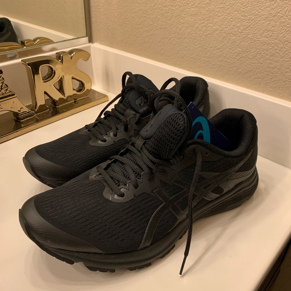 NWT ASICS Men’s Black Running Shoes